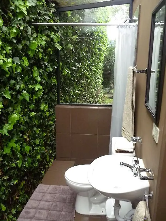 לינה וארוחת בוקר Nayon Casa La Hiedra